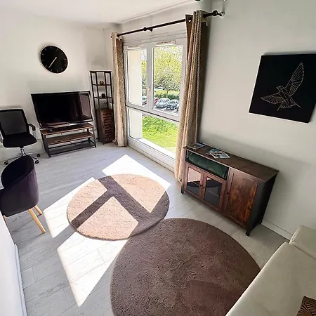 Beautiful 54 M With Parking In Daire Nantes