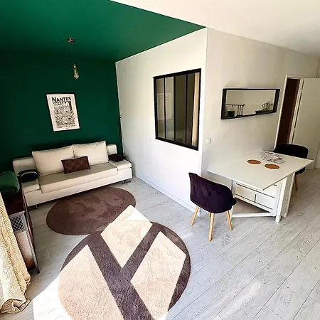 Beautiful 54 M With Parking In * Nantes