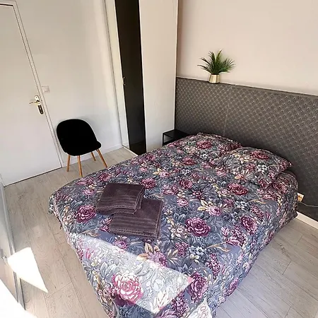 Beautiful 54 M With Parking In Apartamento Nantes